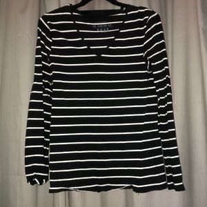 Stretchy long sleeve v neck striped tee